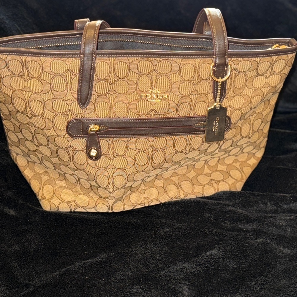 COACH Taylor Tote Bag in Signature Khaki Brown 100% authentic!